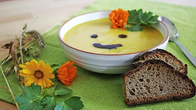 Die K&uuml;rbissuppe ist bei Kindern sehr beliebt und w&auml;rmt wunderbar an k&uuml;hlen Herbsttagen. Foto: privat