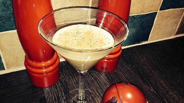 Der Weihnachtscocktail mit Eierlik&ouml;r ist das ideale Getr&auml;nk f&uuml;r Heiligabend.
