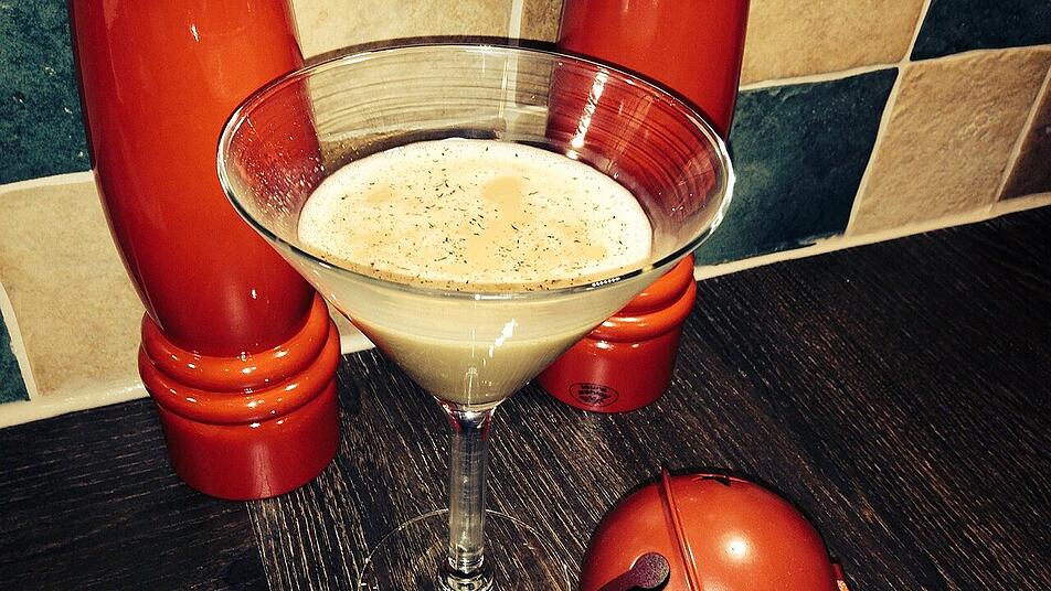 Der Weihnachtscocktail mit Eierlikör ist das ideale Getränk für Heiligabend. Der Weihnachtscocktail mit Eierlikör ist das ideale Getränk für Heiligabend.