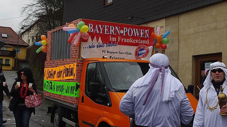Die Bayern-Fans FriesenFoto: Heike Schülein