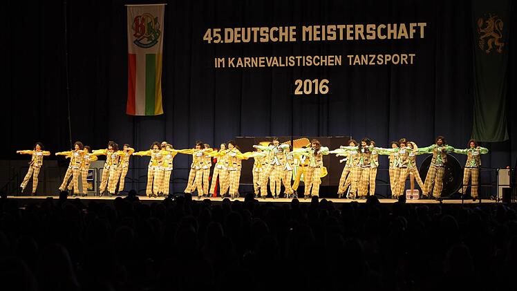 Die Ü-15-Tänzerinnen Foto: privat