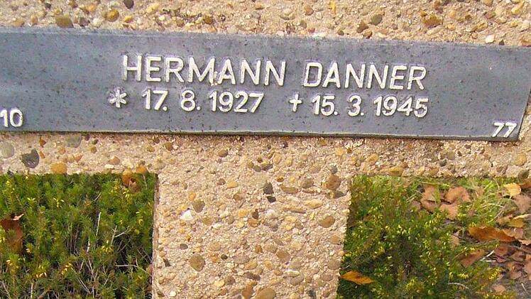 Das Grab von Hermann Danner: Mit 17 Jahren war er einer der jüngsten Soldaten, die auf dem Soldatenfriedhof in Lommel ihre letzte Ruhestätte fanden. Foto: Paul Ziegler