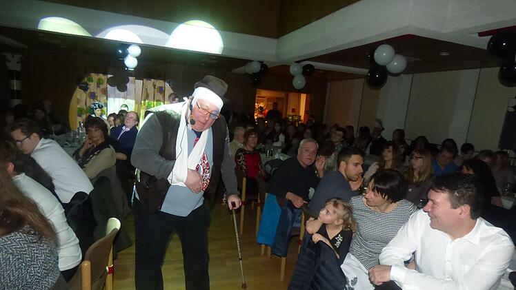Narrenkübelchef Bernhard (Bernie) Bauernschmidt als Stimmungskanone Foto: Thomas Weichert