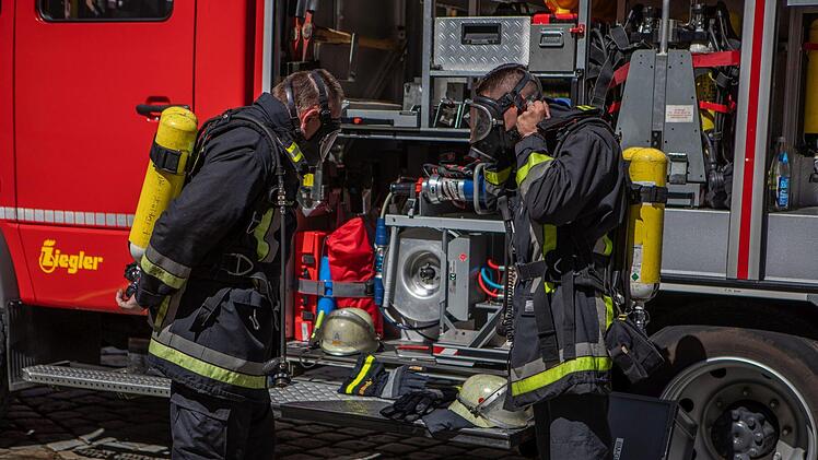 In einem Geschäft in Treuchtlingen entstand am Sonntag ein hoher Schaden nach einem Brand. Foto: NEWS5 / Goppelt