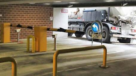 Derzeit führt nur eine Spur hinaus in die Webergasse. Die Kameras registrieren die Nummernschilder.