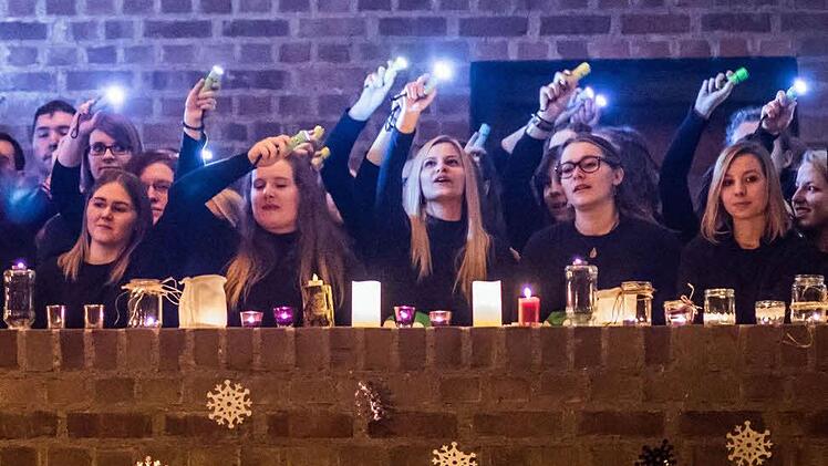 Impressionen vom Adventskonzert mit dem Coburger Hochschulchor "Die Klangfänger" in St. MarkusFoto: Jochen Berger