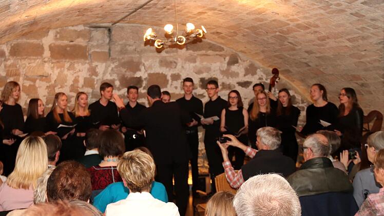 Vokalensemble Q11/Q12, am Pult Georg Schlee  Foto: Johanna Blum