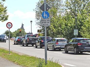 Bei normalem Verkehr gibt es an der Brücke keine langen Staus und Wartezeiten. Foto: Hans Kurz