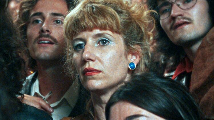 Die Prostituierte Claudine (Manon Kneus&eacute;) wird als Spionin in die Universit&auml;t eingeschleust - und dann zum Aush&auml;ngeschild der Hochschule.