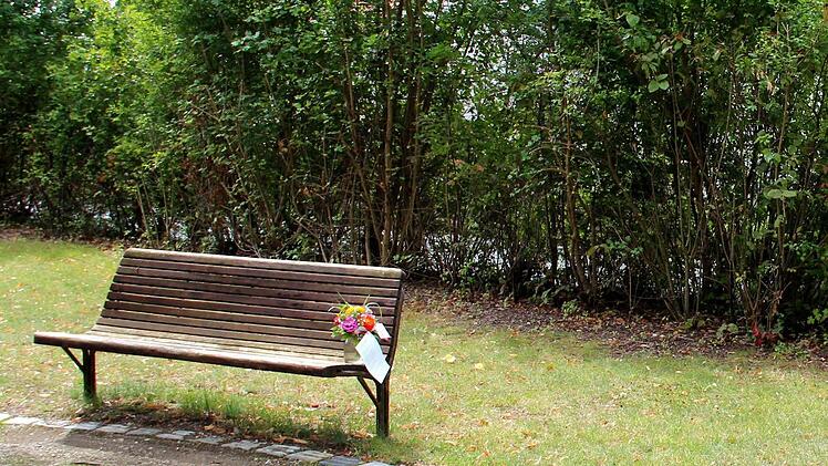 Ein einsamer Strauß wartet auf einen Finder Foto: Johanna Blum