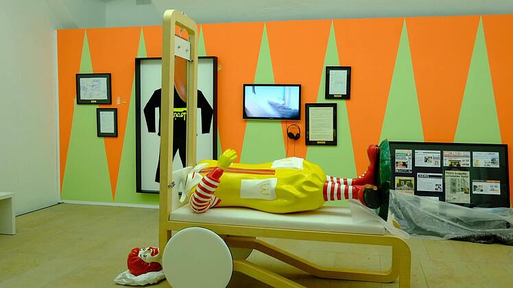 "Böse Clowns" im Kunstpalais Erlangen Foto: Nikolas Pelke