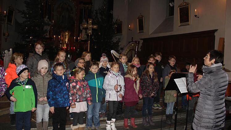 Die Singschule von Monika Schraut gehört natürlich zur Zeiler Weihnacht dazu.