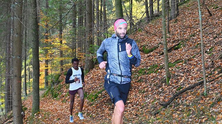 Felix Mayerhöfer lag auf dem Trailabschnitt noch knapp vor  Goytom Maru. Foto: Michael Kraus