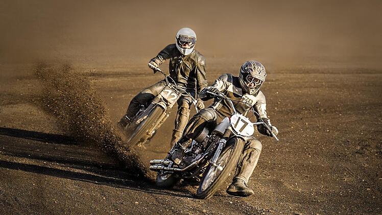 Birgit Kirster sicherte sich mit ihrer dynamischen Aufnahme von zwei Motorradfahrern den ersten Platz im Monatswettbewerb der Michelauer Fotofreunde.  Foto: Birgit Kirster