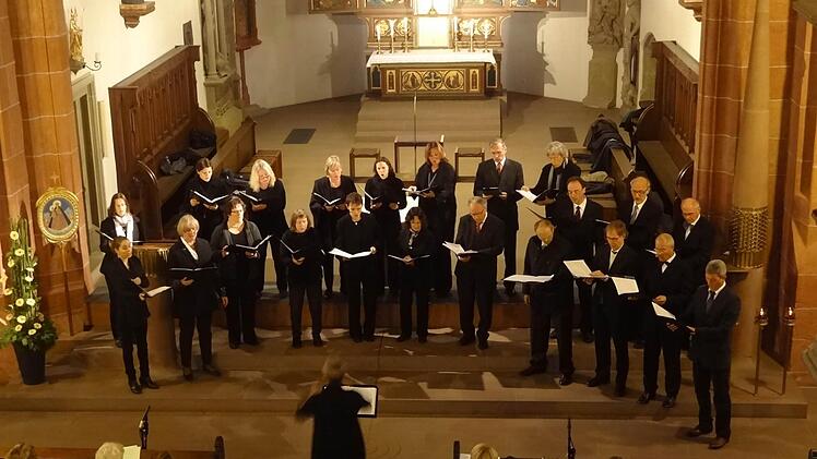 Der Kammerchor der Musikschule Ebern bot am Sonntag ein Konzert zum Lobe der Gottesmutter Maria in Ebern (Bild) und in der Ritterkapelle in Haßfurt.