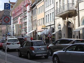 "Fridays for Future" setzt sich für eine klimagerechtere Welt und das Einhalten der 1,5-Grad-Grenze ein. Auch in Bamberg könne man für eine klimafreundlichere Stadt noch einiges tun, wie eine Aktivistin der FFF-Ortsgruppe erklärt. Foto: M. Klein "Fridays for Future" setzt sich für eine klimagerechtere Welt und das Einhalten der 1,5-Grad-Grenze ein. Auch in Bamberg könne man für eine klimafreundlichere Stadt noch einiges tun, wie eine Aktivistin der FFF-Ortsgruppe erklärt. Foto: M. Klein