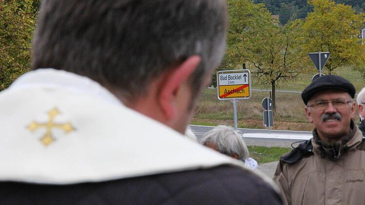 Einweihung des Aschacher Kreisels. Foto: Benedikt Borst