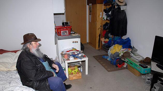 Bekommt Rentner Alfred die Grundrente? F&uuml;r seine kleine Wohnung in N&uuml;rnberg zahlt der 72-J&auml;hrige bereits einen Gro&szlig;teil seines Geldes. F&uuml;r gesundes Essen bleibe ihm kaum mehr etwas &uuml;brig. Foto: Nikolas Pelke
