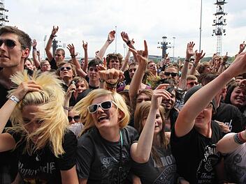 Der Himmel meinte es gut mit den Festivalbesuchern - bei Sonne genossen sie die Musik.  Foto: Michael Gründel