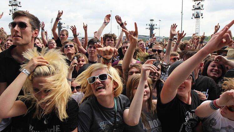 Der Himmel meinte es gut mit den Festivalbesuchern - bei Sonne genossen sie die Musik.  Foto: Michael Gründel