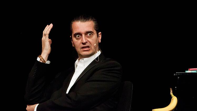 Hagen Rether bei seinem Gastspiel im Coburger Kongresshaus.Foto: Jochen Berger