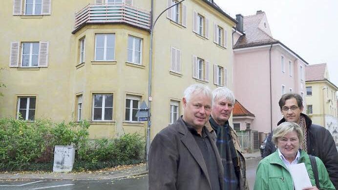 Mitglieder der  Bürgerinitiative "Quartier  21" , v. l. Reinhard Hutzelmann, Gerhardt Meyer, Gerlinde Böhner und Dr. Martin Gollner.  Foto: Munzert