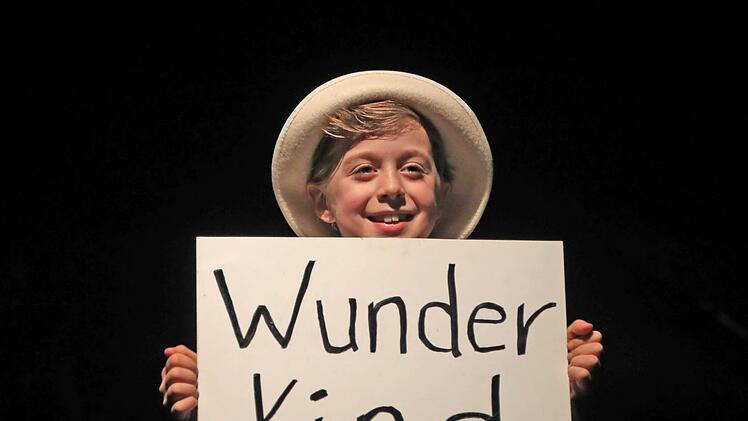 Wunderkind Korngold: Thomas van Rensburg als junger Erich Wolfgang Korngold in der Coburger Reithalle,Foto: Henning Rosenbusch