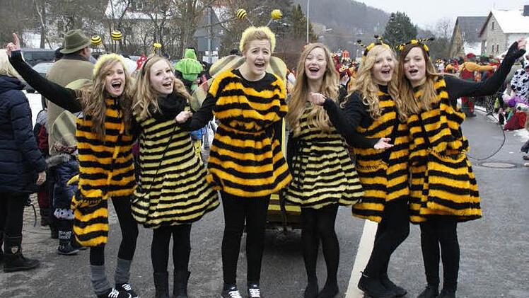 Flotte Biennen - die Jugend ist stark vertreten beim Althütter Faschingszug.