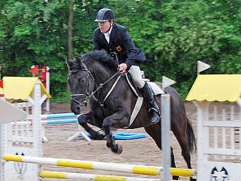 Das Reiten ist eine der Disziplinen im Modernen Fünfkampf. Peter Engerisser aus Höfles hat bei der internationalen deutschen Meisterschaft den ersten Platz errungen.