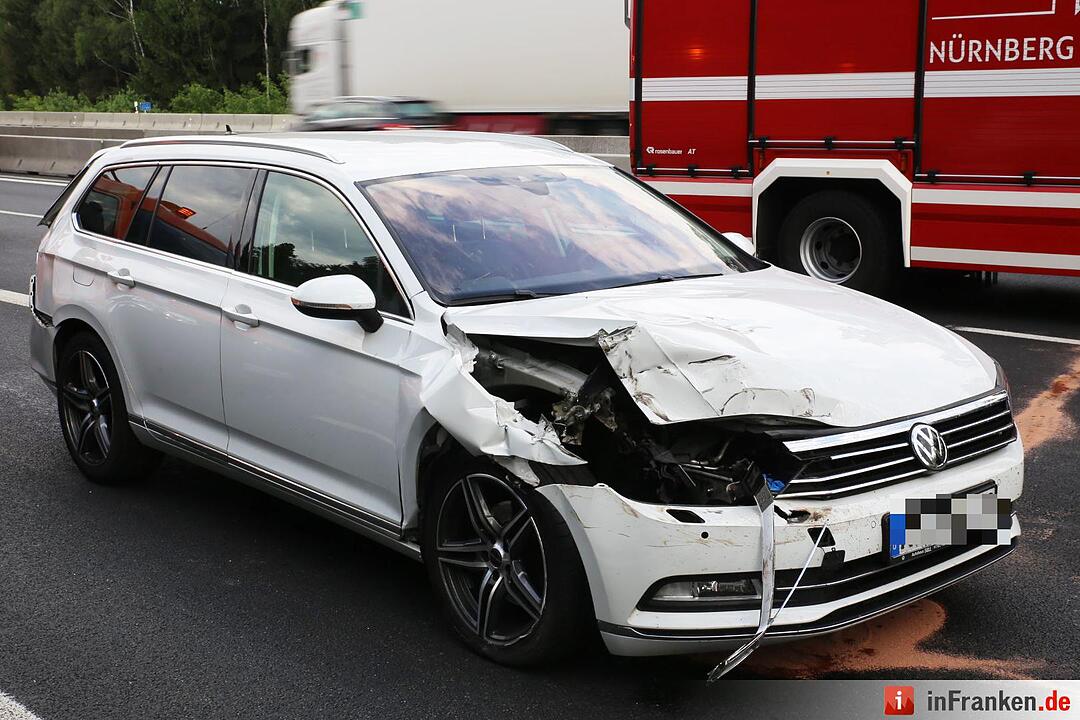 Unfall mit mehreren Fahrzeugen auf der A6 bei Nürnberg-Langwasser
