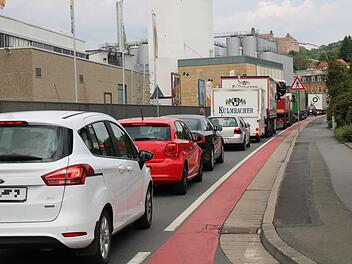 Verkehrsteilnehmer müssen derzeit in Kulmbach - wie hier in der Lichtenfelser Straße - Geduld aufbringen. Foto: Alexander Hartmann