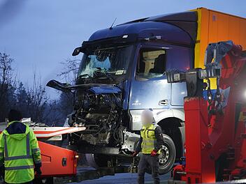 Unfallserie auf der A44 - Tote und Verletzte