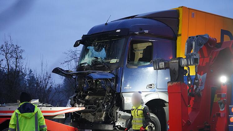 Unfallserie auf der A44 - Tote und Verletzte