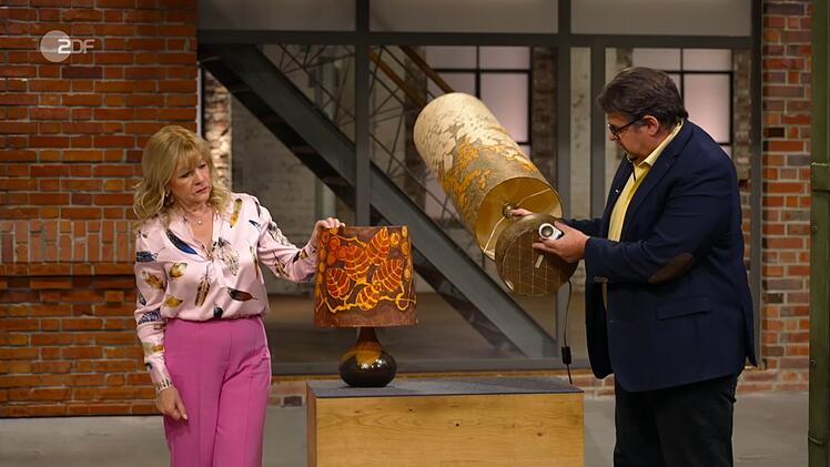 Elke Velten und Daniel Meyer sahen sich die Designerleuchten aus der Nähe an.