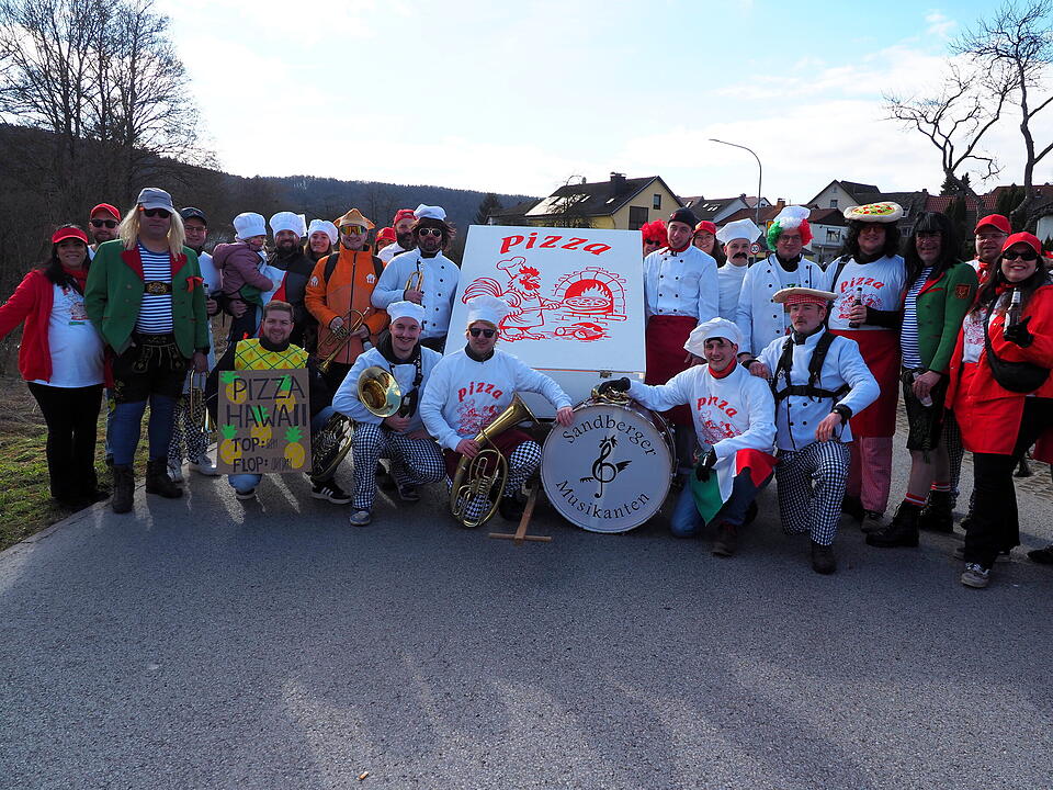 Wildes Faschingstreiben in Steinach an der Saale.