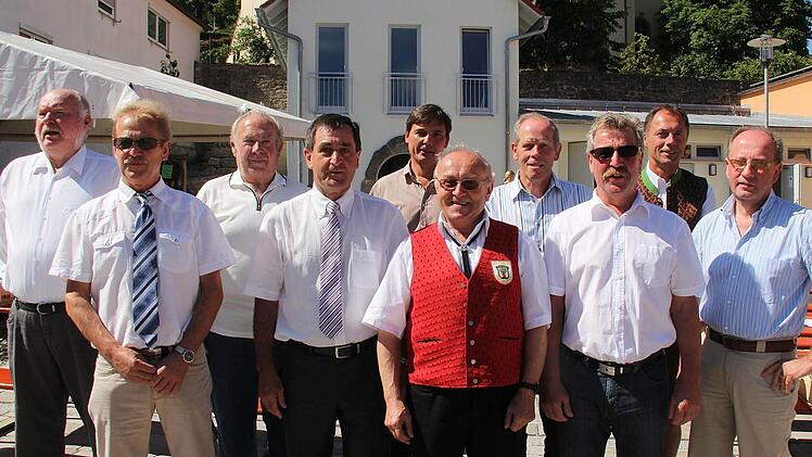 Das "Kompetenz-Team" (vorn, v. l.): Reinhold Moritz, Karlheinz Stahl, Werner Heinlein, Emil Trautenbach und Klaus Dennstädt, (hinten, v. l.): Josef Hemmerich, Gottfried Schneid, Bernd Keller, Berthold Eberlein und Otto Brand.