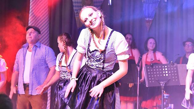 Die Gruppe:"hot manners & sexy girls" wirbelte &uuml;ber die B&uuml;hne. Foto: Gabi Arnold