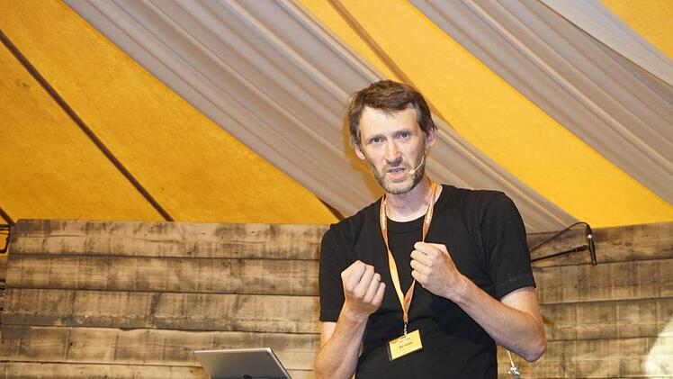 Armin Trauernicht ist der Verkündiger der ersten Missio-Camp Tag. Er sprach am Eröffnungsabend über die unendliche Liebe Gottes Gottes zu den Menschen. Foto: Marion Eckert