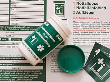 In einer Notfalldose lassen sich wichtige Informationen für den Nofall packen. Foto: Patrick Pleul/dpa-Zentralbild/dpa