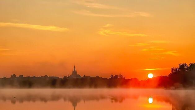 Mit seinen knapp 50 Hektar ist der Wei&szlig;enst&auml;dter See der gr&ouml;&szlig;te See im Fichtelgebirge. Foto: Ramona Schirner/infrankenpix.de