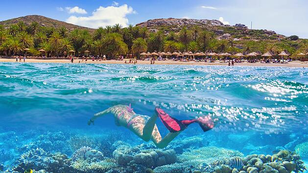 Snorkeling at the beach on Crete with the amazing lagoon, Greece  von Patryk Kosmider