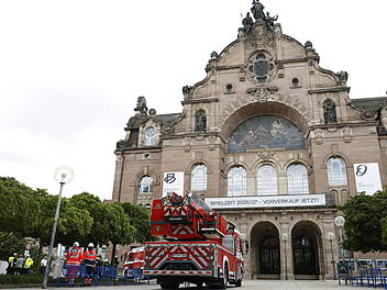 N&uuml;rnberg: Tiefgaragenbrand l&ouml;st Gro&szlig;einsatz aus - Staatstheater evakuiert