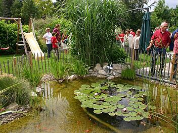Der Garten von Jochen Zapf in Schönbrunn ist eines der besonders gelungenen Beispiele, wie schön Schönbrunn an sehr vielen Stellen ist.Foto: Matthias Einwag
