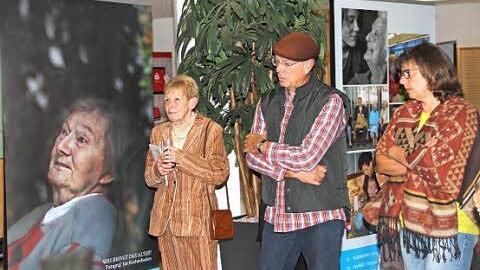 Nachdenklich waren die Blicke einiger Ausstellungsbesucher.