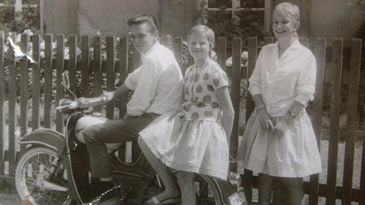 Heinz Seyferth mit seinen zwei Cousinen Foto: privat