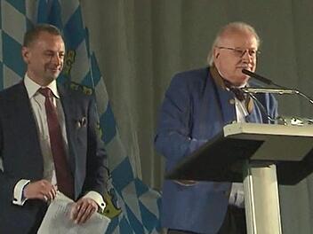Der Kulmbacher AfD-Kreisvorsitzende Georg Hock (rechts) moderierte das "Flügel"-Treffen in Greding (links Landesvorstandsmitglied Benjamin Nolte).  Jetzt hat Hock Ärger mit der Partei.  Foto: Screenshot Bayerischer Rundfunk