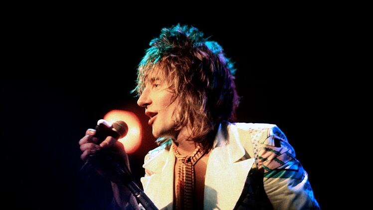 Am 6. Mai 1972 tritt Rod Stewart mit seiner damaligen Band The Faces im Londoner Roundhouse auf.