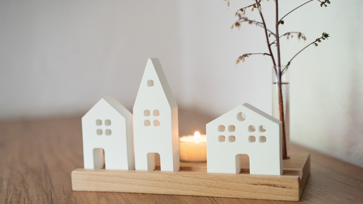 Detailreich gestaltet und liebevoll gefertigt bringen die Miniatur-Häuser ein Stück Gemütlichkeit und Fantasie ins Zuhause. Ideal als Dekoration oder als zauberhaftes Geschenk für große und kleine Träumer.