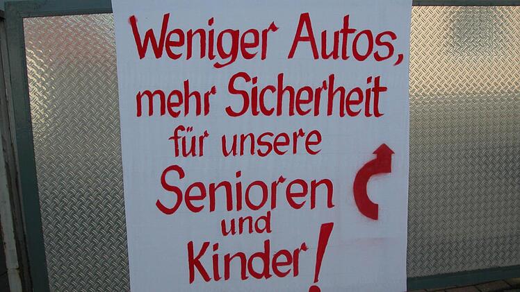 Proteste in Nüdlingen wegen des Durchgangsverkehrs. Foto: Ewald Kiesel