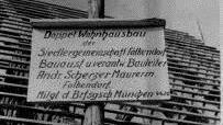 In Falkendorf platzierte die Siedlergemeinschaft diese Bautafel.